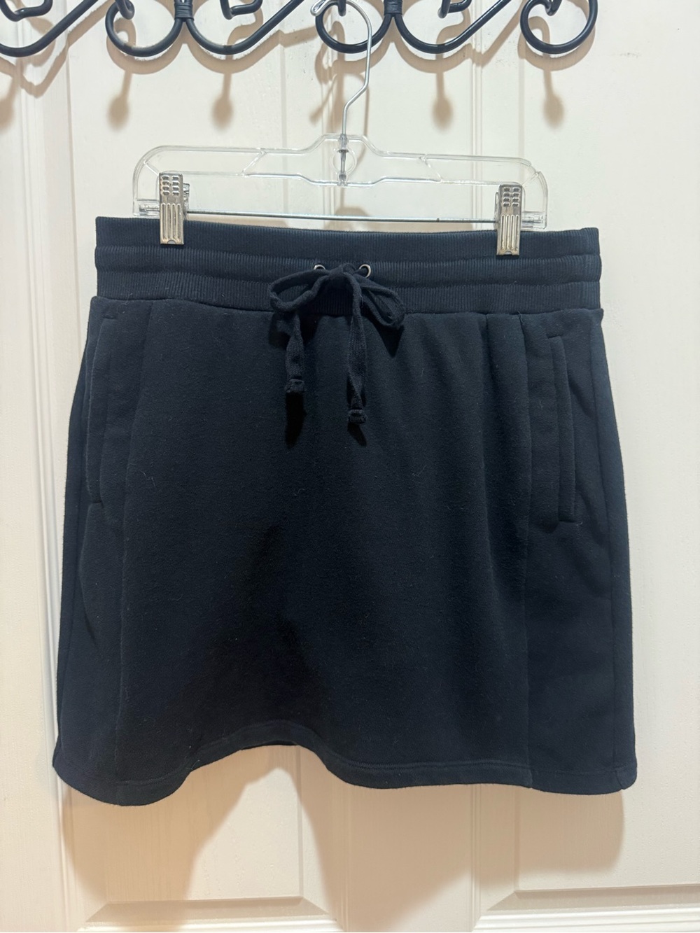 Jones New York Black Ribbed Waistband Skirt With Built in Shorts and Pockets